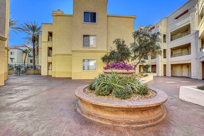 Building Photo - Meridian 124- Stunning 2Bd/2Ba Residence