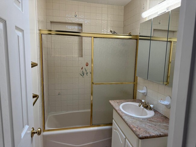 Building Photo - 12283 Woodside Dr