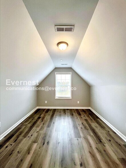 Building Photo - 1112 Prospect Ct