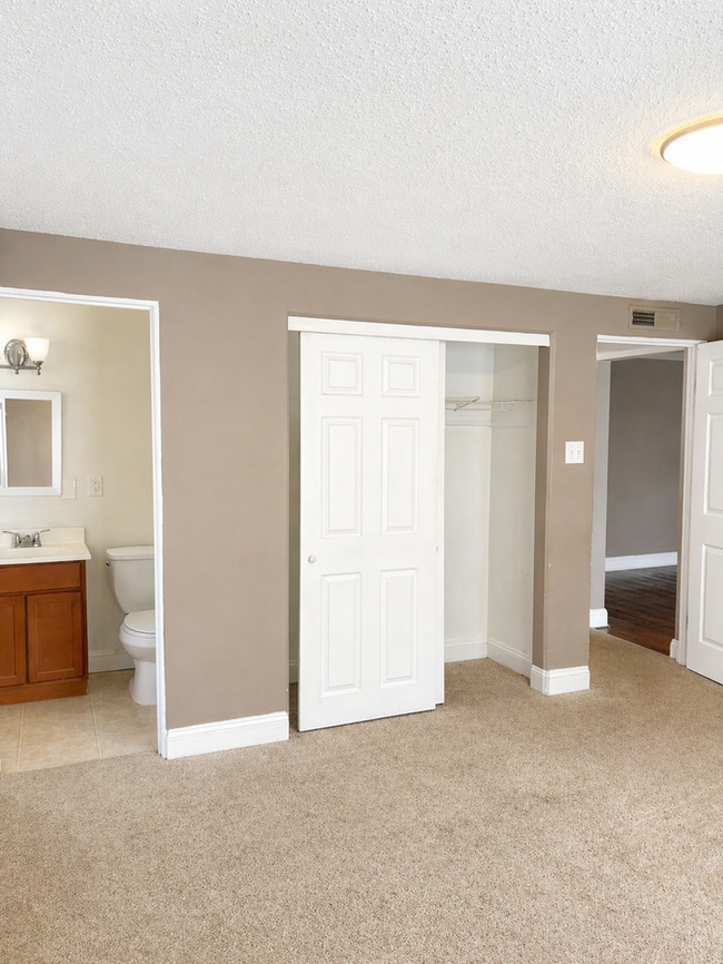 Building Photo - 978 Warder Ave