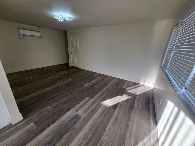 Building Photo - 3324 Woodside Dr