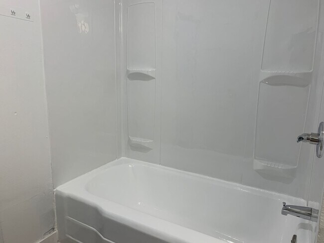 Building Photo - MOVE-IN SPECIAL!!!!  $500 OFF OF THE 1ST MONTHS RENT Charming 3-Bedroom Home for Rent - Please re...