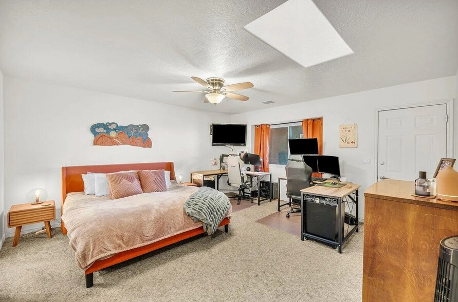 Building Photo - 1010 N 1800 E