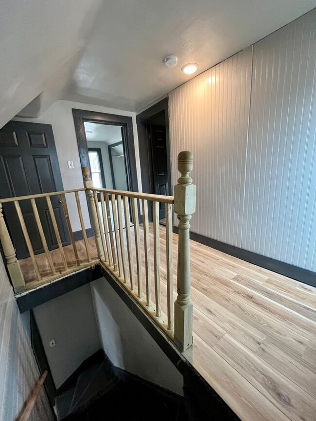 Building Photo - NEWLY RENOVATED 4BD/1BA HOME!