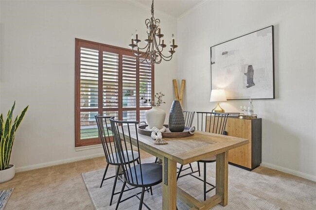 Building Photo - Red Oaks Subdivision / 5 bedrooms, 4 bathr...