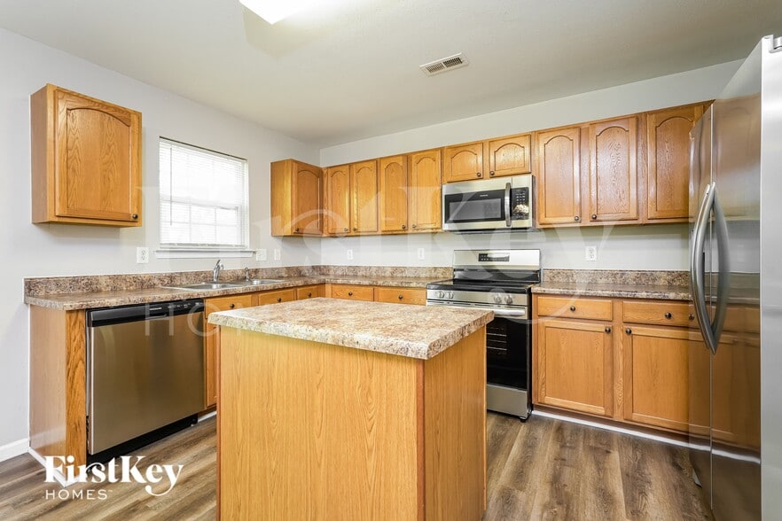 Building Photo - 165 Salem Trail Ct