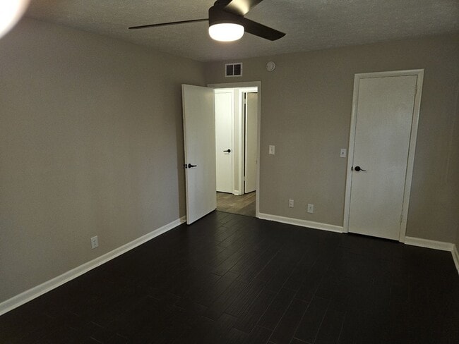 Building Photo - 101 Edgewood Dr