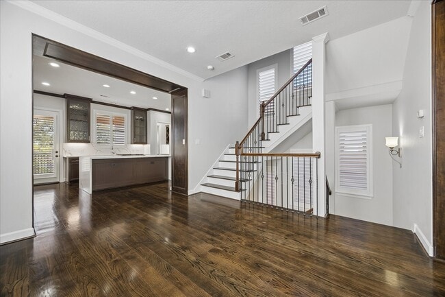 Building Photo - 709 Herkimer St