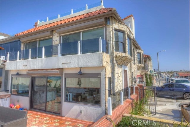 Building Photo - 6800 W Oceanfront