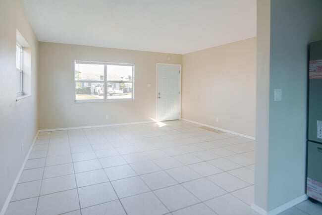 Building Photo - 8524 NW 57th Ct