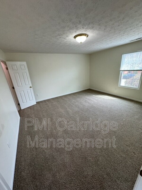 Building Photo - 120 Heather Rd