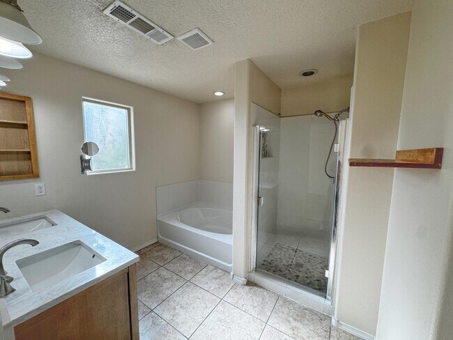 Building Photo - 11019 Marina Gate Trail NE