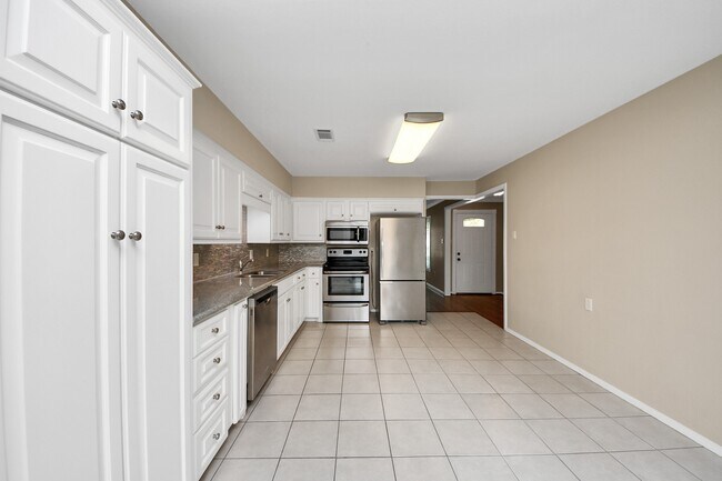 Building Photo - 9535 Vogue Ln