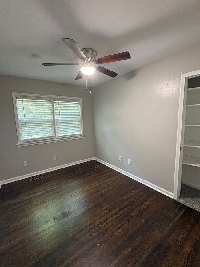 Building Photo - Well-Located 3 Bed, 1 Bath Home in Convenient Independence Neighborhood