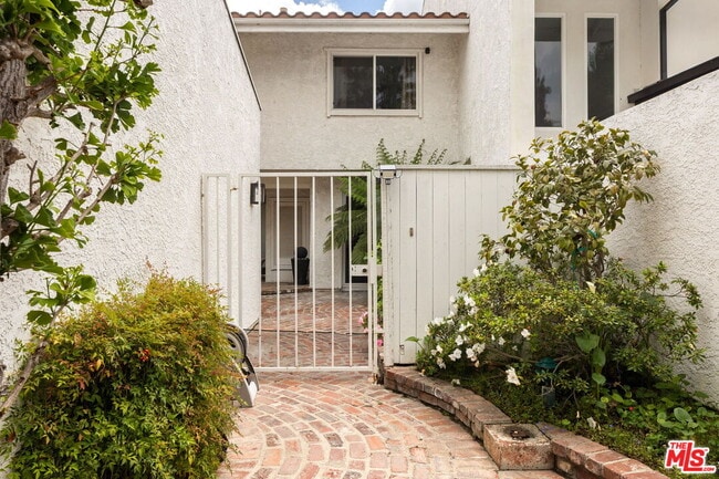 Building Photo - 2484 Angelo Dr