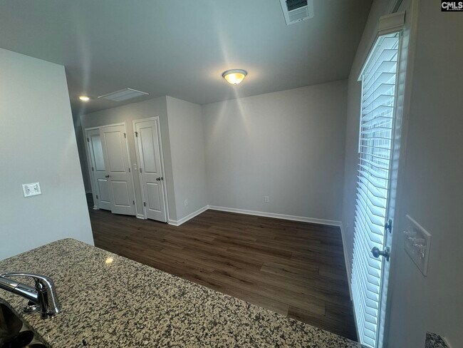 Building Photo - 141 Carr Ln