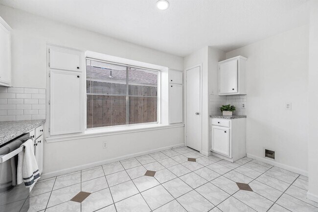 Building Photo - 13407 Wells River Dr
