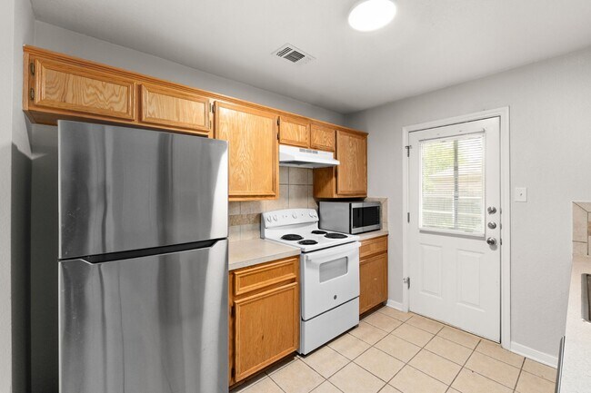 Building Photo - 1404 Chips Dr