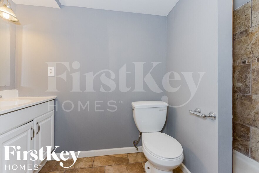 Building Photo - 9220 Oakland Ave