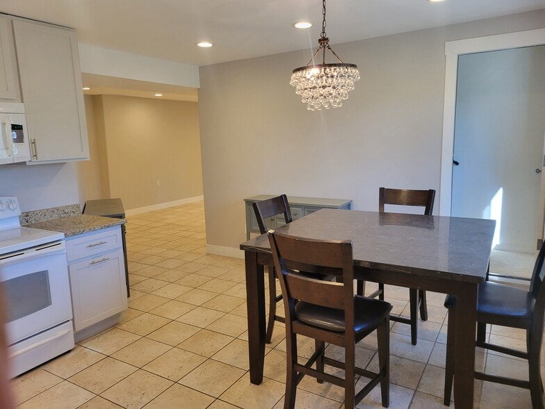 Kitchen - 16061 W 56th Plz