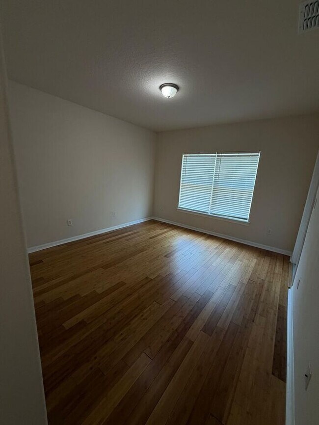 Building Photo - Beautifully Updated 3-Bedroom Townhouse in Kissimmee – Gated Community with Pool