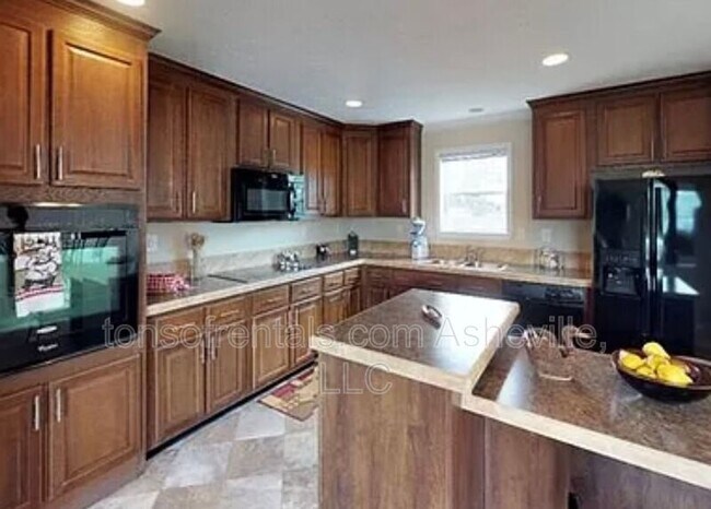 Building Photo - 3 Dadoo Dr