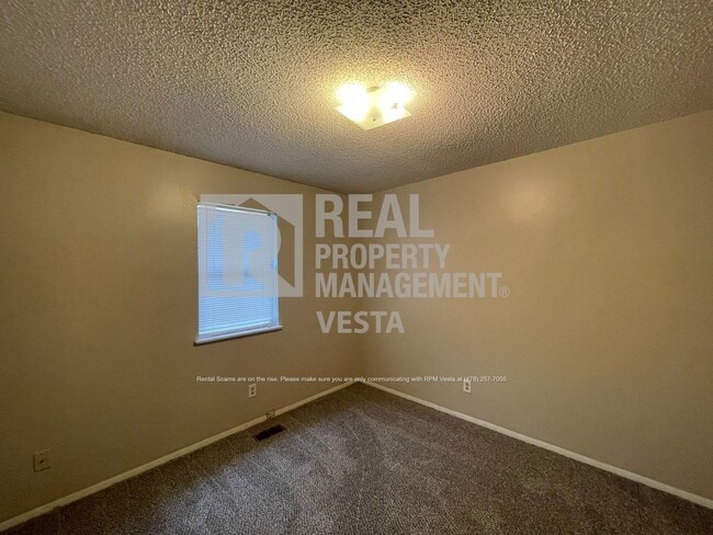 Building Photo - 515 Maplewood Dr