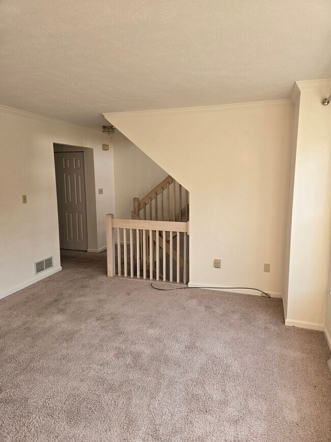 Building Photo - Spacious 3-bedroom Hampton townhome
