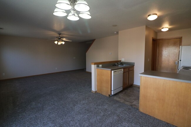 Building Photo - AWESOME 3 BEDROOM HOME CLOSE TO FORT RILEY