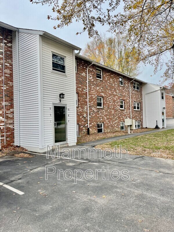 Building Photo - 9 Emerald Dr