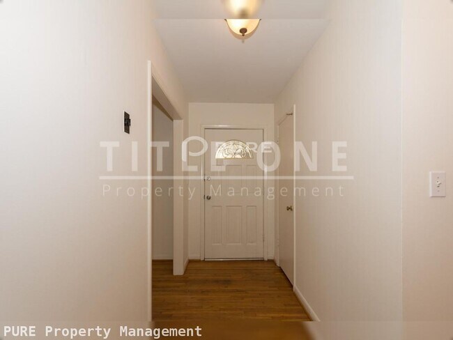 Building Photo - Price Drop Alert!   3 bed 1/5bath Home. Available Now!