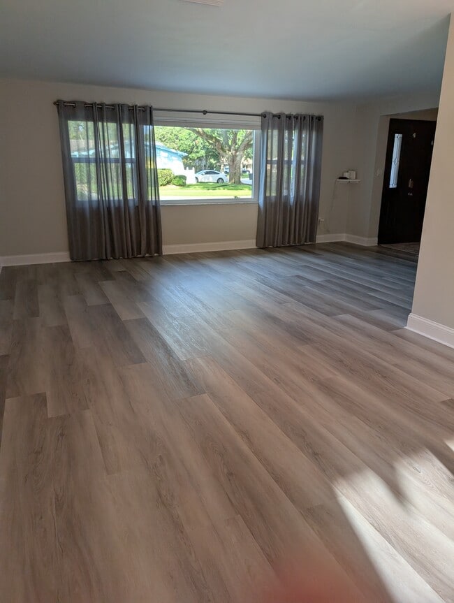 Building Photo - 1368 Whispering Pines Dr