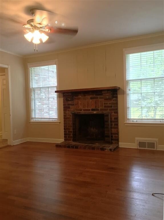 Building Photo - 3BR/2BA Gorgeous East Memphis Home. Gate Entry Driveway and ALL Lawn Maintenance is included! Pet...