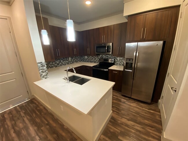 Building Photo - 1800 St Joseph Pkwy