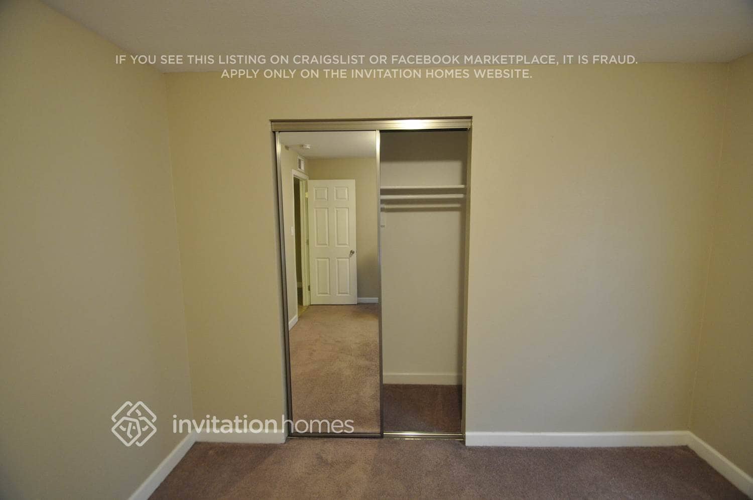 Building Photo - 3643 E Surrey Ave