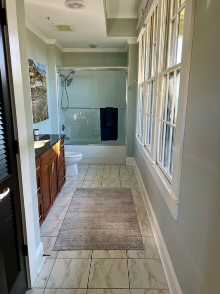 Building Photo - 943 N Ormewood Park Dr SE