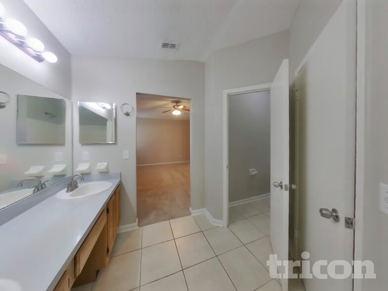 Building Photo - 3840 Tallcott Dr