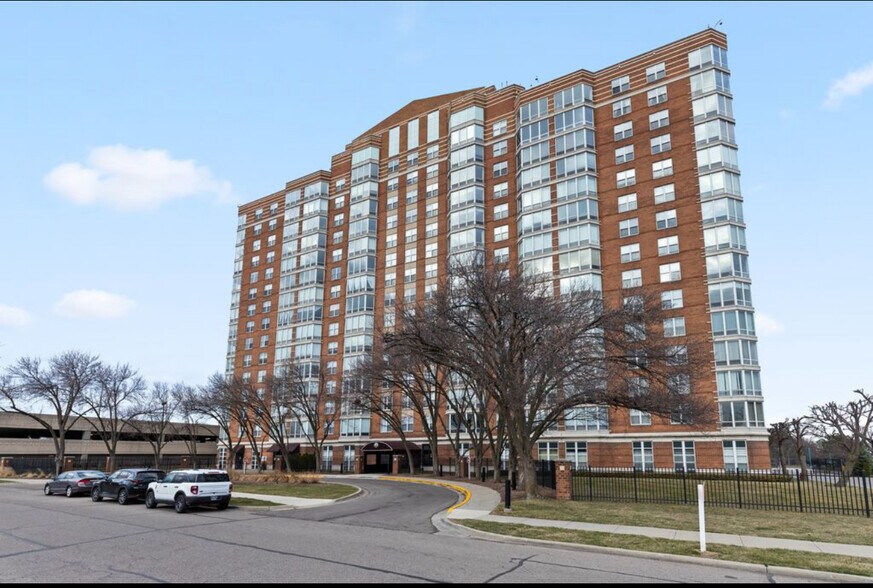 Building Photo - 250 E Harbortown Dr