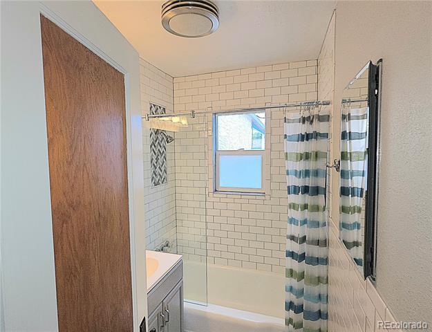 Building Photo - 916 Custer Ave