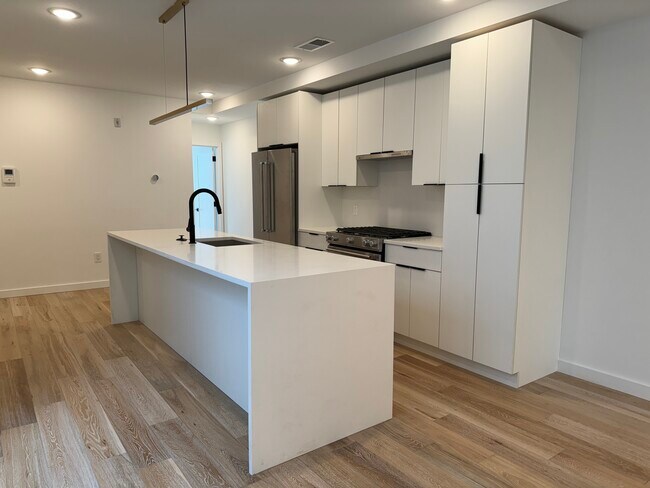 Building Photo - 1623 Christian St