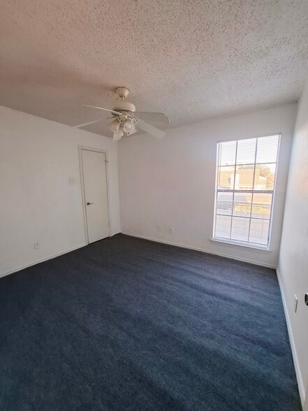 Building Photo - 9520 Royal Ln