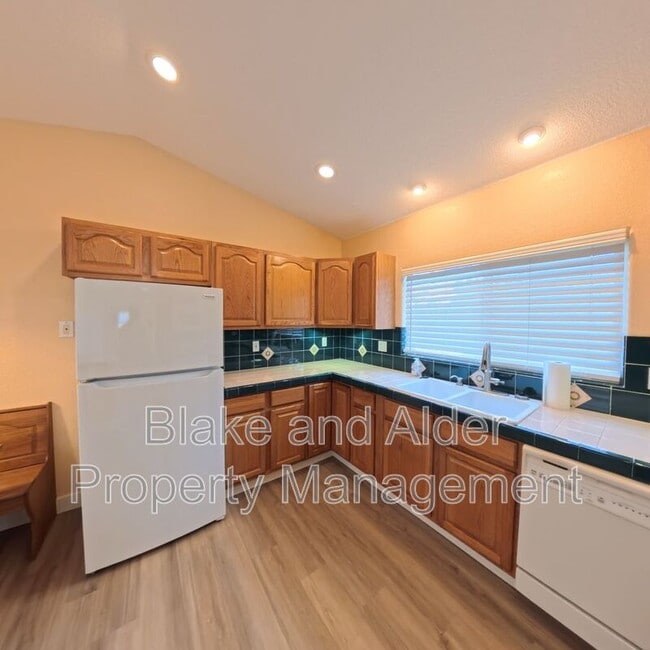 Building Photo - 720 Portland Ave