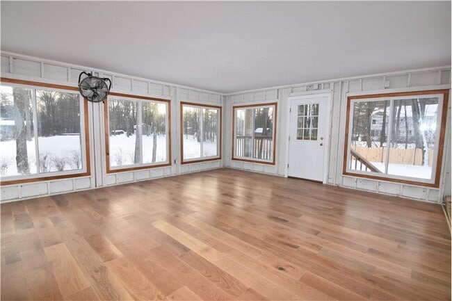 Building Photo - 19 Rustic Dr