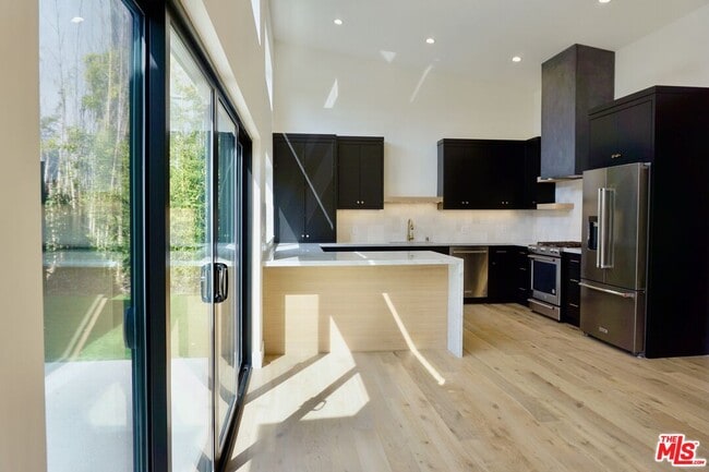 Building Photo - 2668 Greenfield Ave