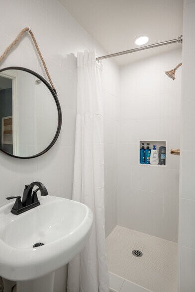 Building Photo - 308 Dunn St