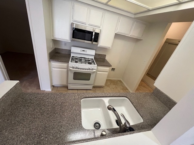 Building Photo - 7211 Cozycroft Ave