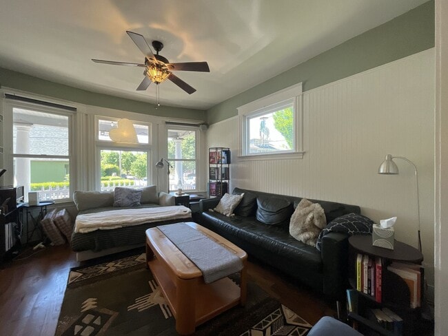Building Photo - Warm and Welcoming Portland Home with Classic Charm, Modern Kitchen & Outdoor Deck