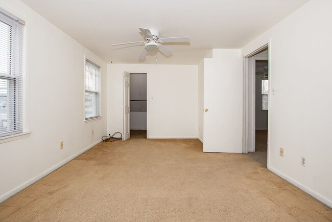 Large bedroom - 315 9th St