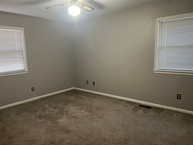 Building Photo - 5912 Pine Tree Ct