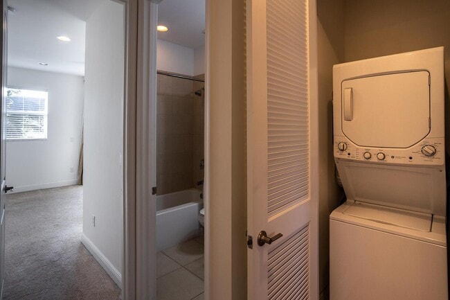 Building Photo - 6906 Pines Cir